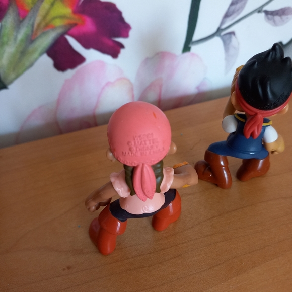 Disney Junior Jake And The Neverland Pirates Figure set Izzy Jr Cake Toppers 3" - Picture 9 of 11